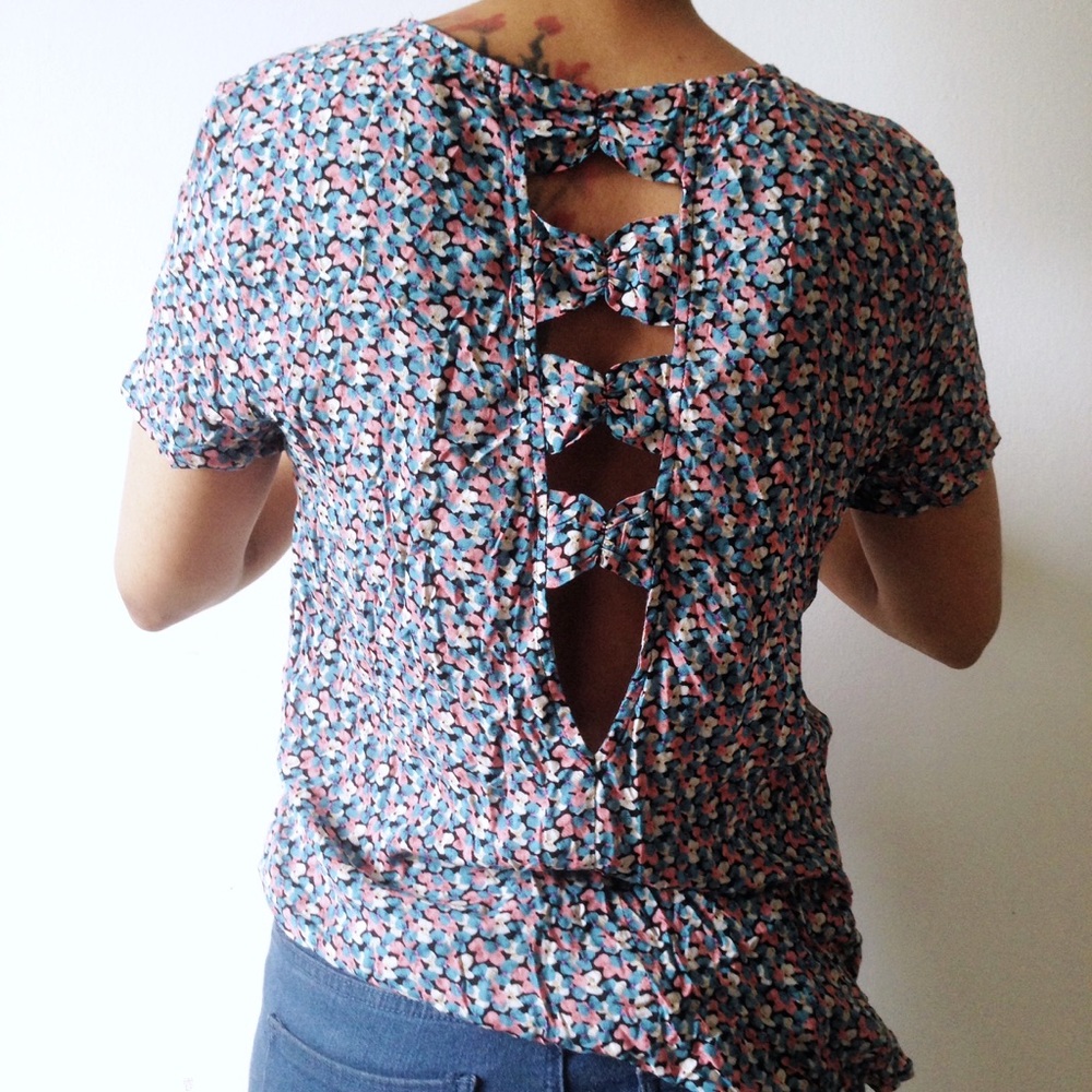 fun2fun • floral blouse with pretty detail in back